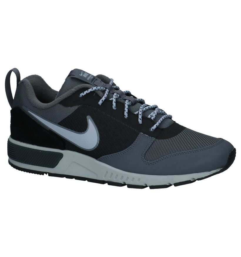 Paarse Nike Nightgazer Trail Lage Sneakers in daim (233342)