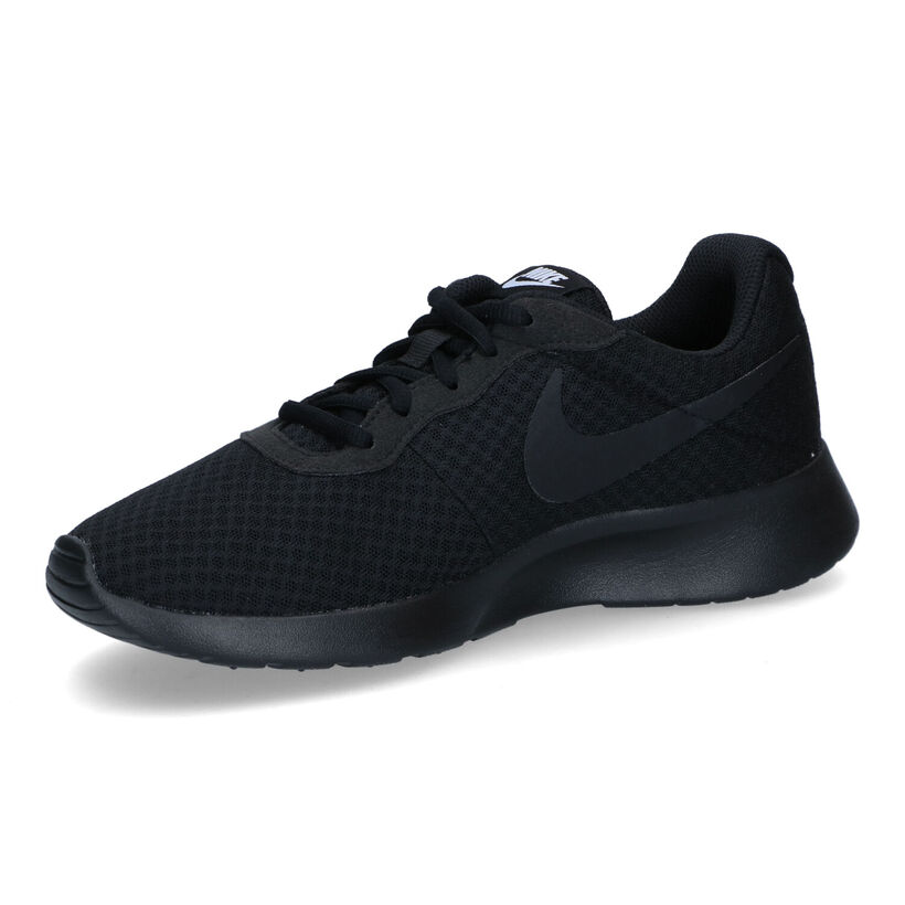 Nike Tanjun Zwarte Sportschoenen voor dames (299457)