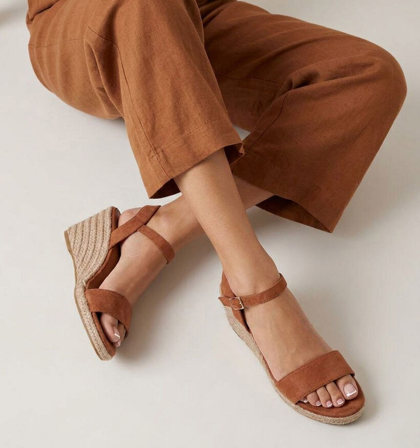 Tamaris Sandales compens&eacute;es en Camel pour femmes (371688)