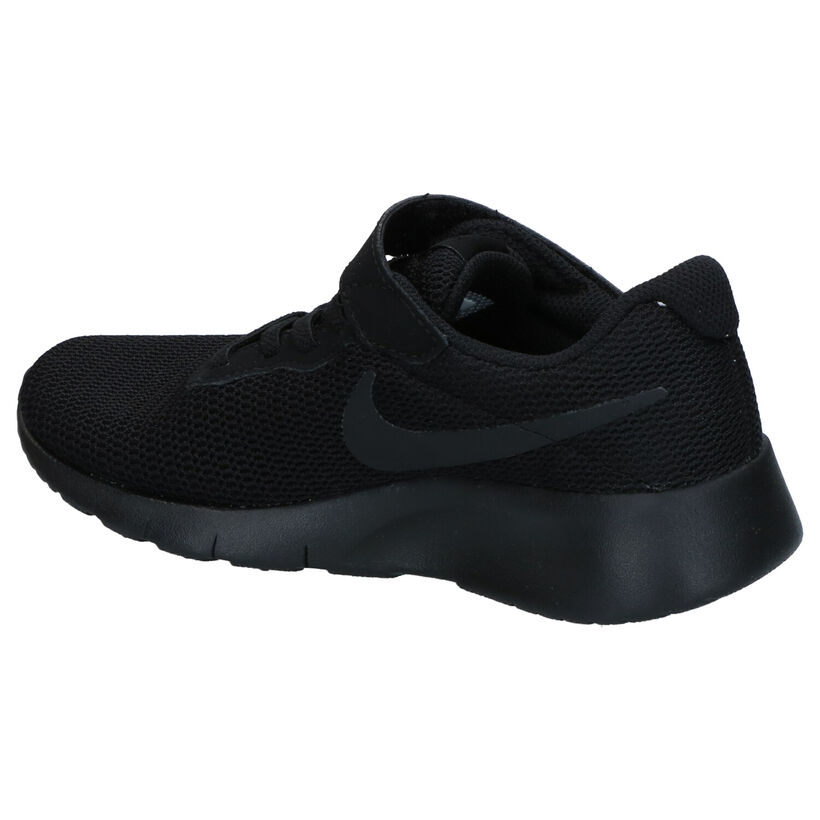 Nike Tanjun Zwarte Sneakers in stof (283702)