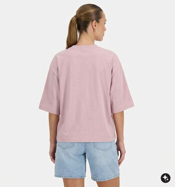 New Balance T-shirts Roze