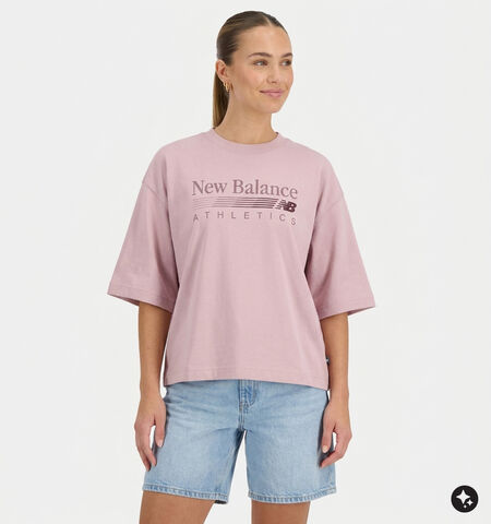 New Balance T-shirts Roze