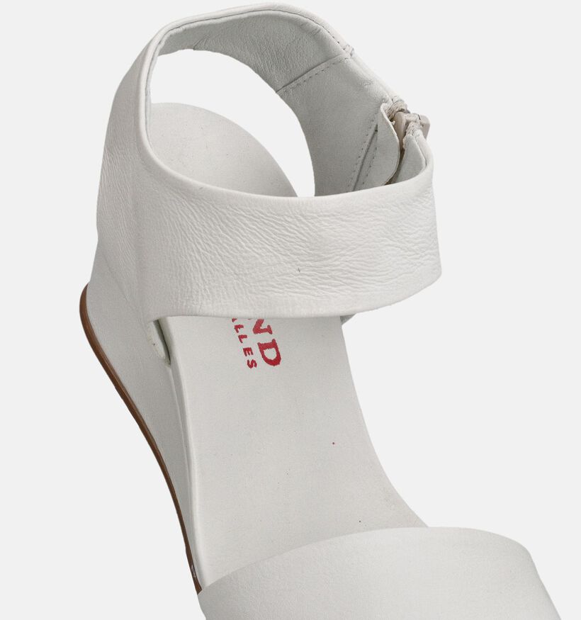 Weekend Sandales compens&eacute;es en Blanc pour femmes (373643)