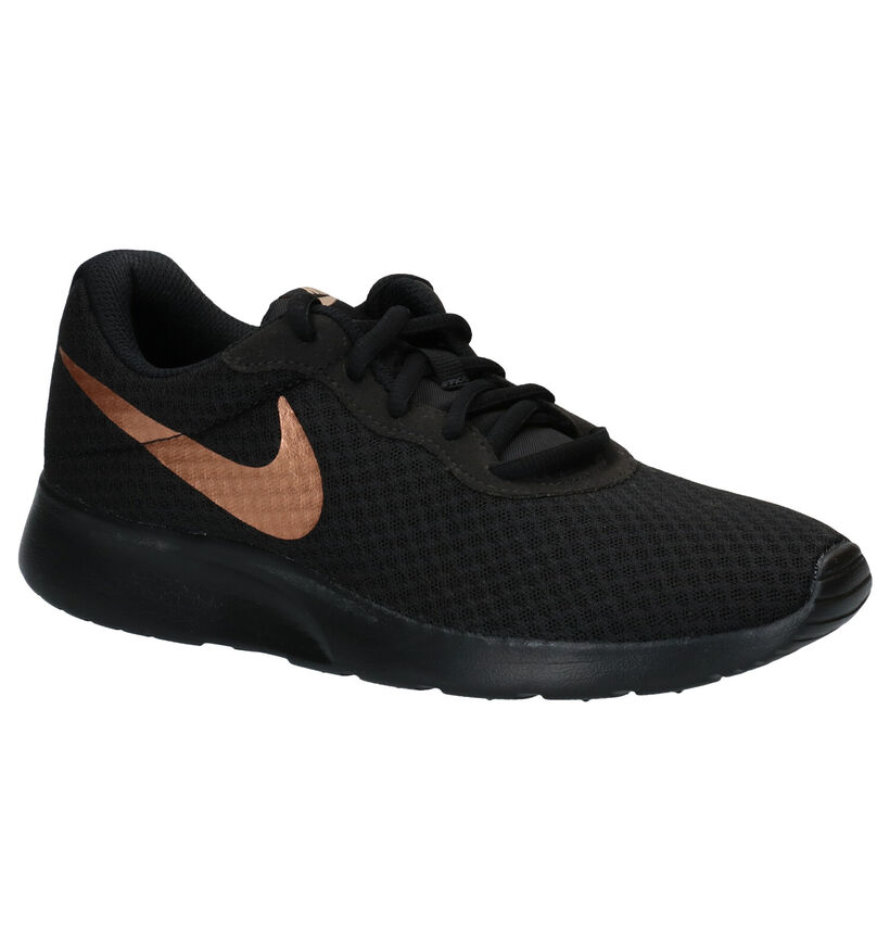 Nike Tanjun Baskets en Noir pour femmes (324623)
