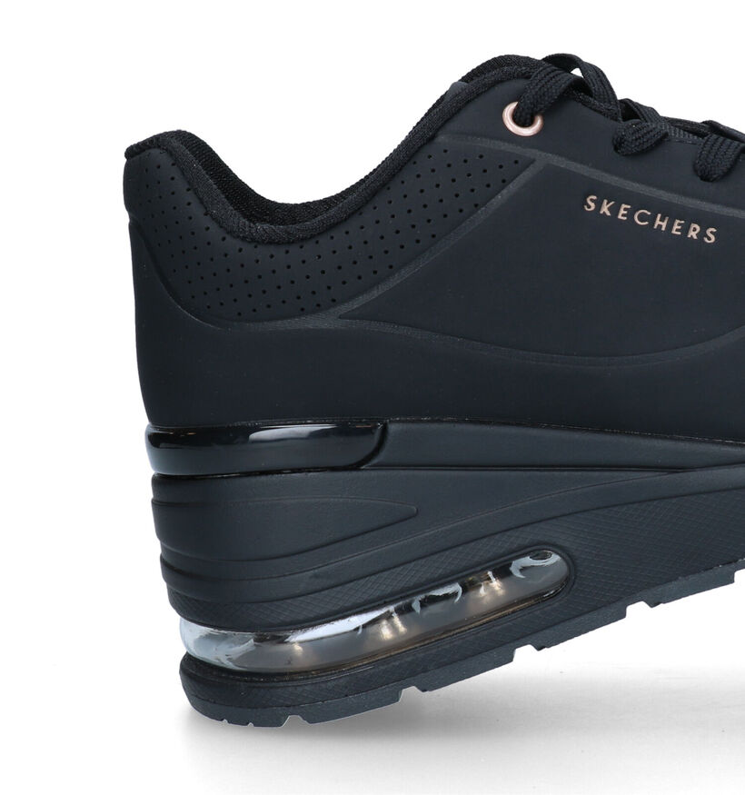 Skechers Million Air Alevated Air Baskets avec talon compensé en Écru pour femmes (350353)