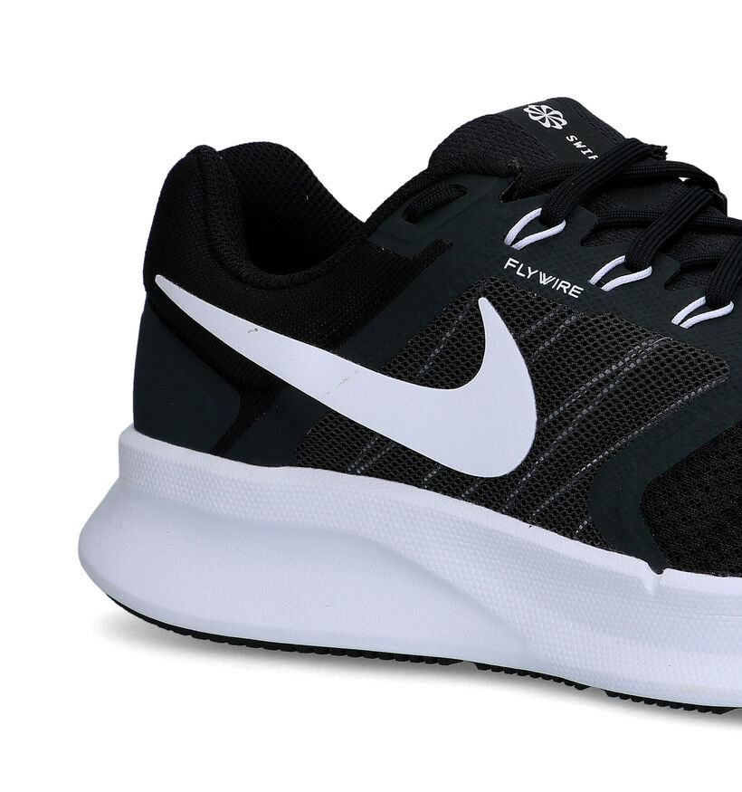 Nike Run Swift 3 Baskets en Gris pour hommes (319411)