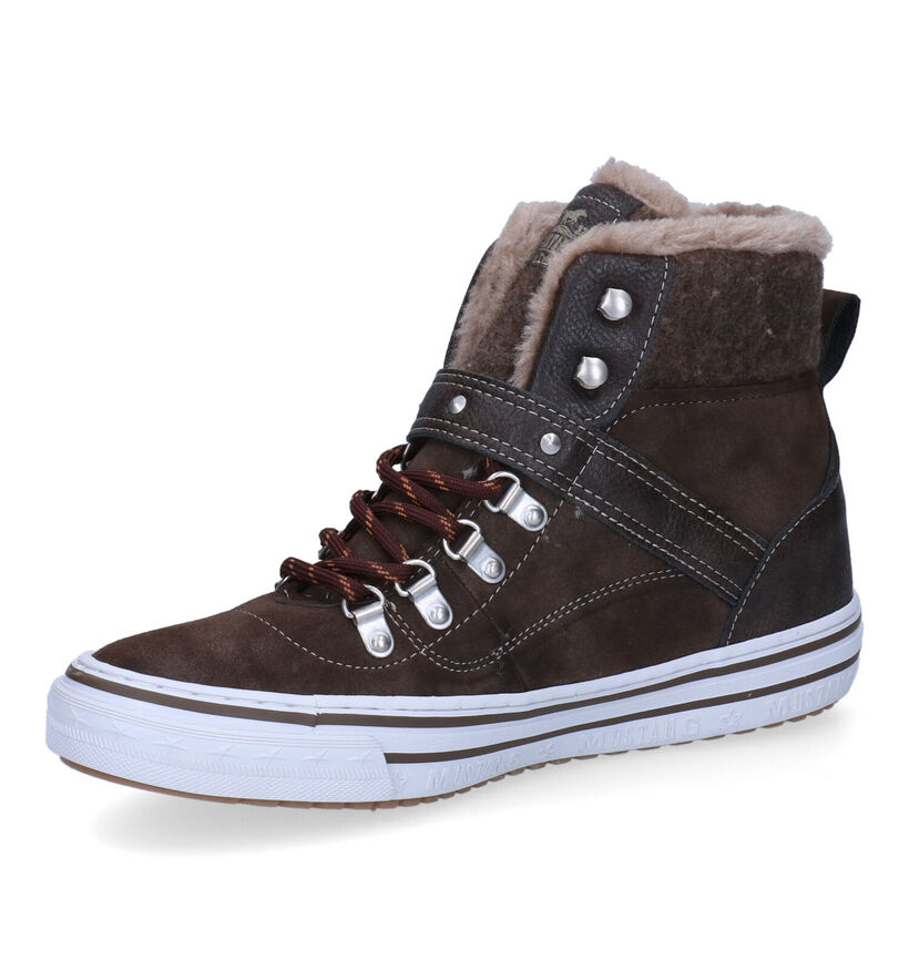 Mustang Baskets montantes en Marron en textile (298099)