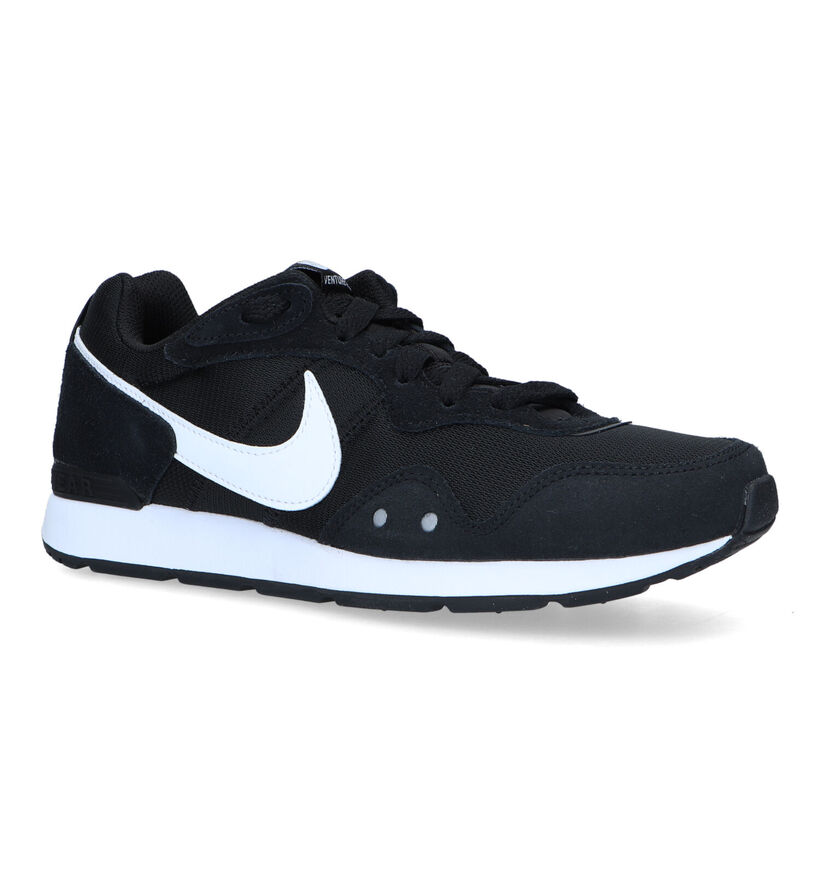 Nike Venture Runner Baskets en Noir pour femmes (332422)