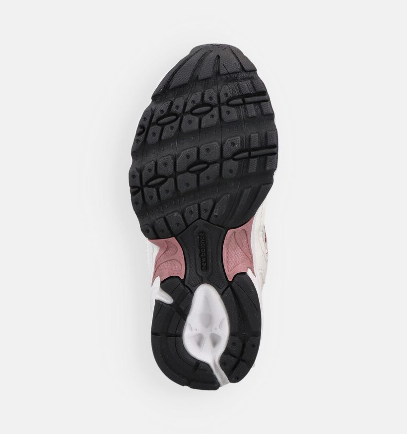 New Balance 530 Baskets en Blanc/Rose fonc&eacute; pour filles (366212) - pour semelles orthop&eacute;diques