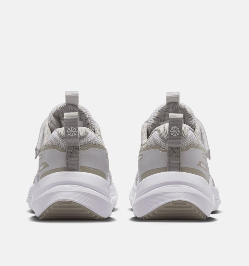 Nike Cosmic Runner Lichtgrijze Sneakers voor jongens (373436)