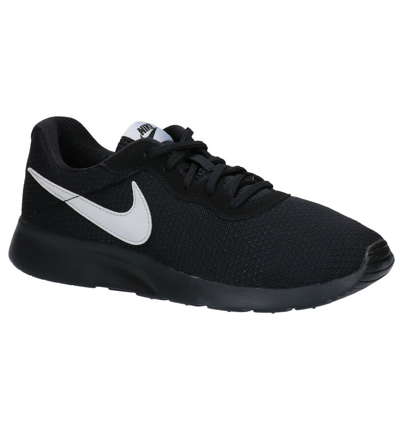 Nike Tanjun Baskets en Noir pour femmes (299457)