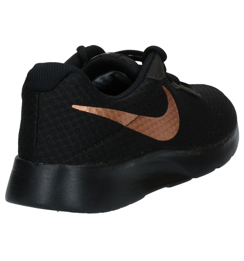 Nike Tanjun Baskets en Noir pour femmes (324623)