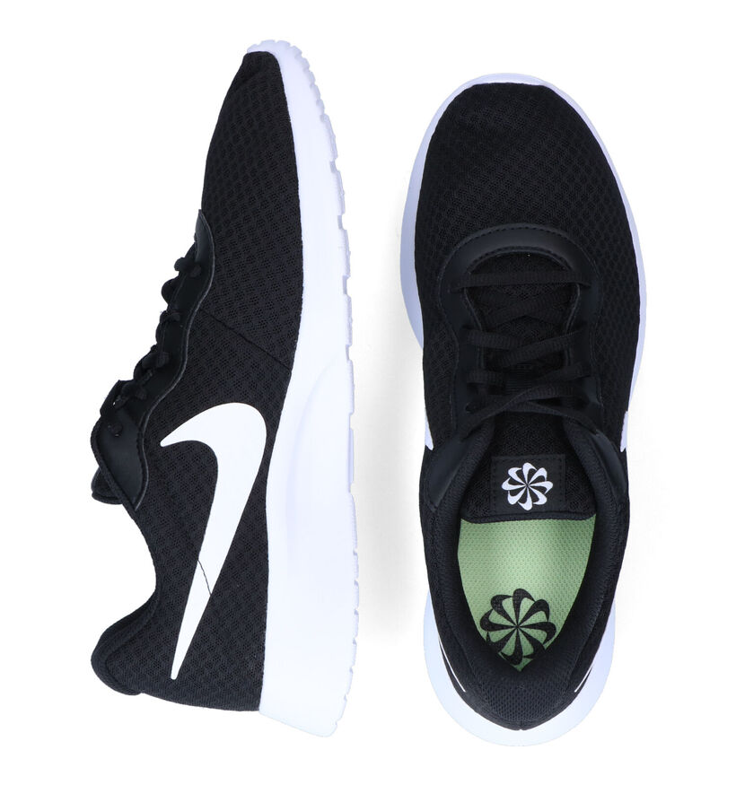 Nike Tanjun Baskets en Noir pour hommes (309098)