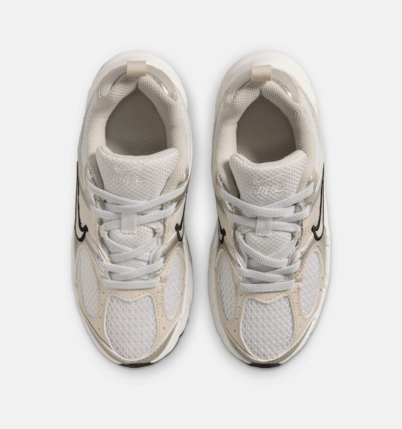 Nike V5 RNR Baskets en Beige Nike V5 RNR Baskets en Beige pour filles, garçons (372474)