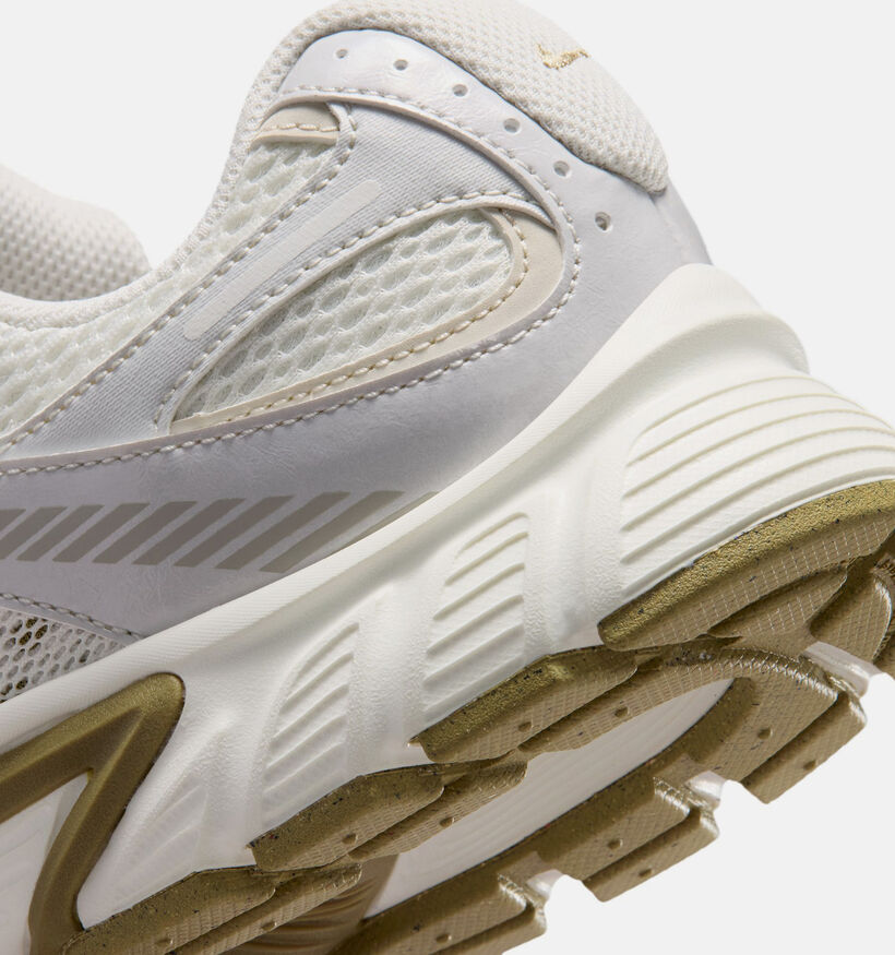 Nike V5 RNR Baskets basses en Or/Blanc pour femmes (376113)