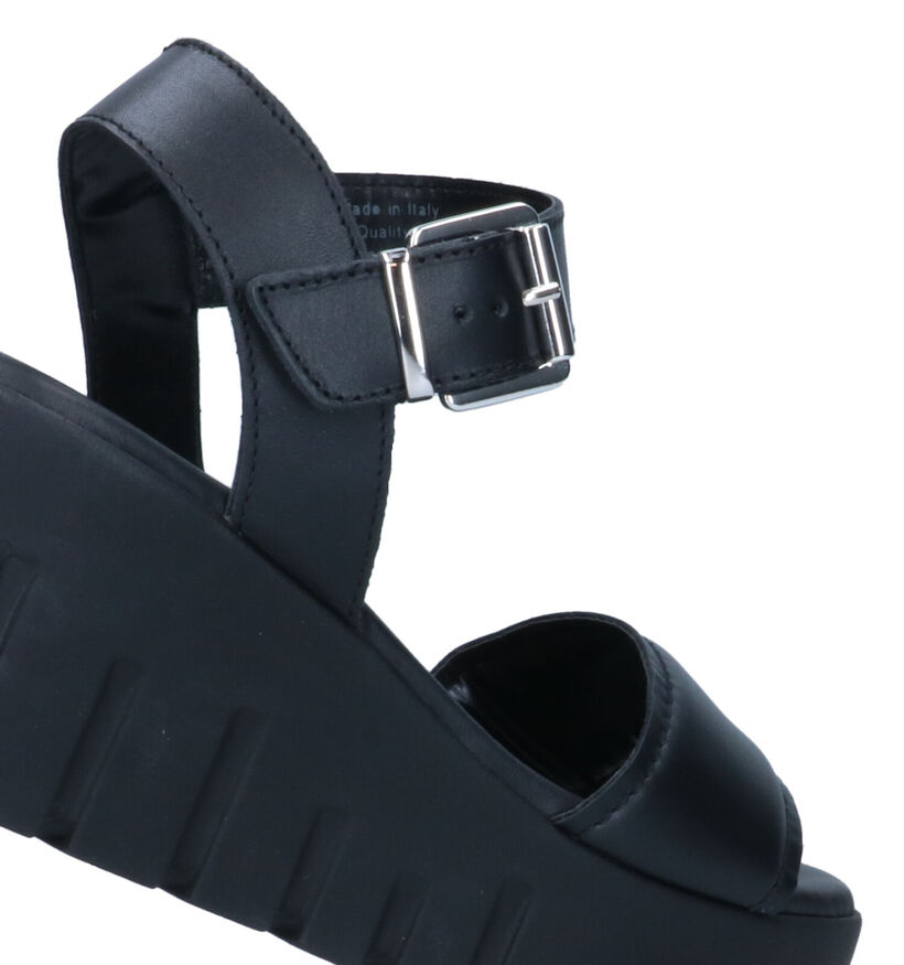 Tamaris Zwarte Sandalen met sleehak voor dames (322325)