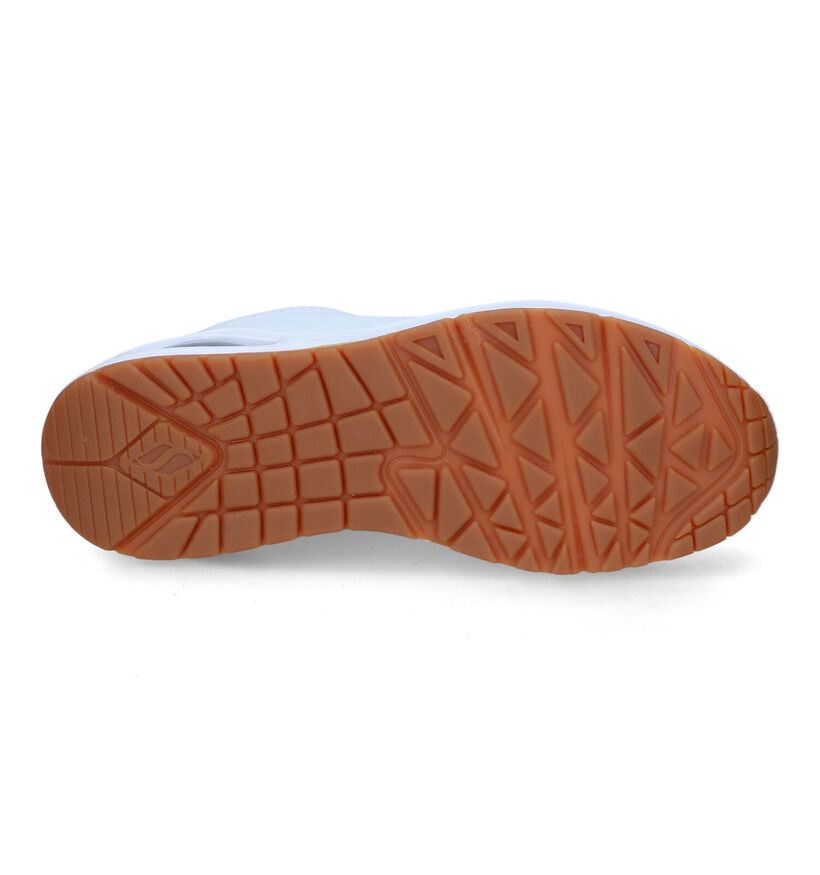 Skechers Uno Stand On Air Baskets en Noir pour femmes (350488)