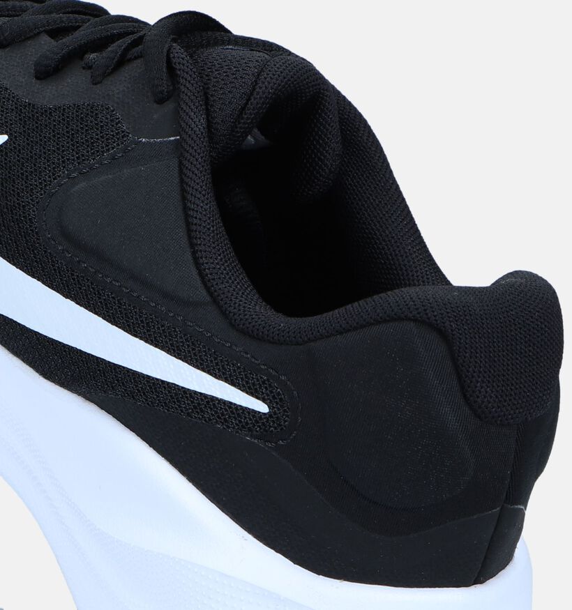 Nike Revolution 7 Chaussures de trail en Noir pour hommes (334854)