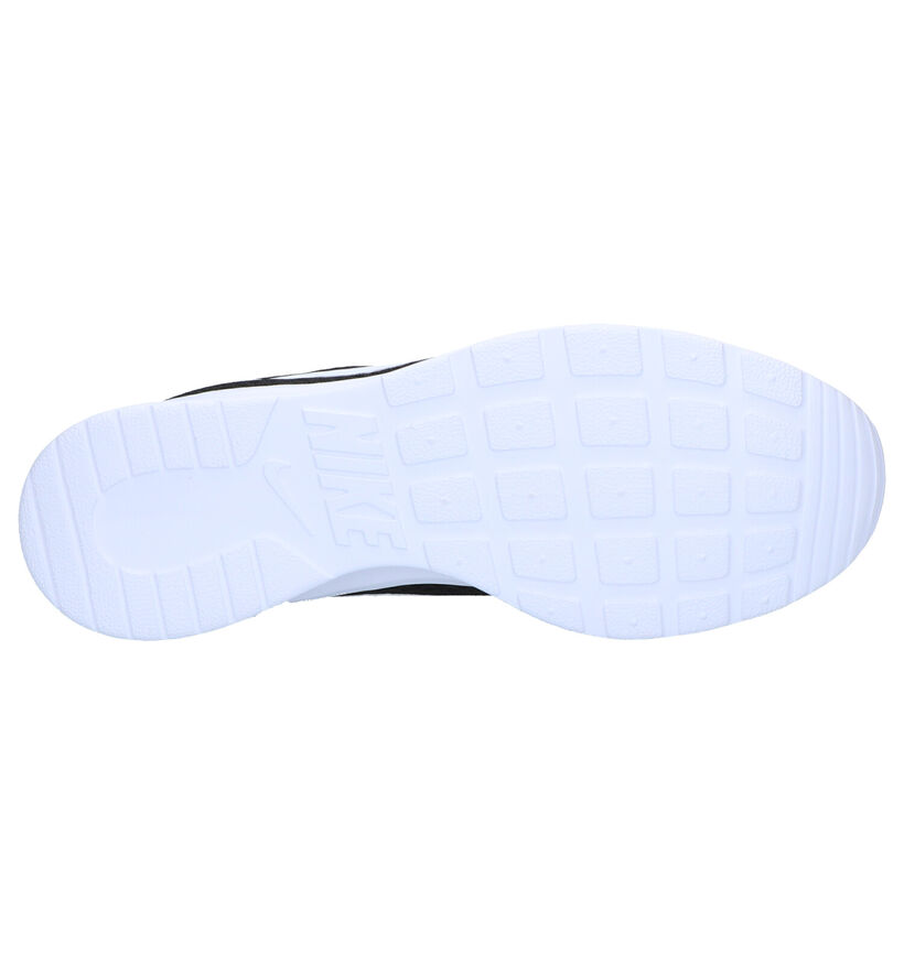 Nike Tanjun Baskets en Noir pour hommes (332341)