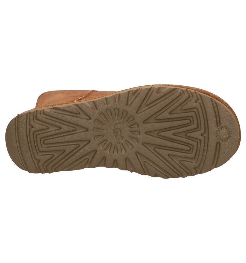 UGG Classic Short Bottes en Cognac en nubuck (313768)