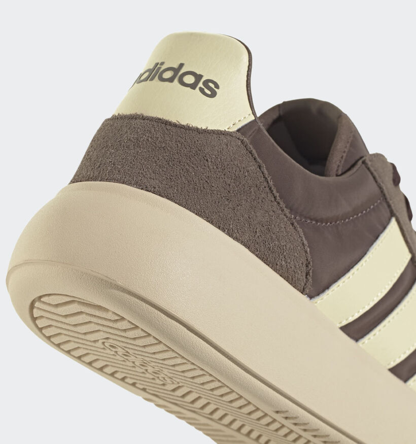 adidas Barreda Decode Baskets en Marron pour hommes (359480) - pour semelles orthopédiques