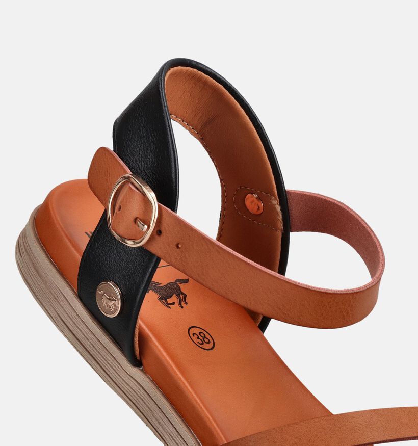 Mustang Sandales plates en Noir pour femmes (372126)