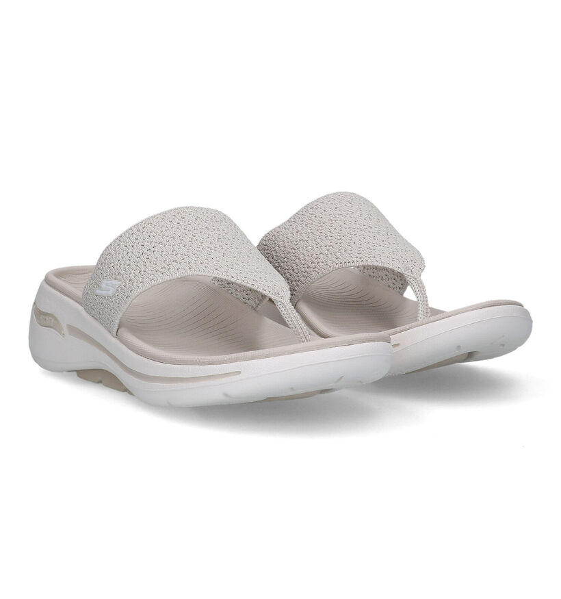 Skechers Go Walk Arch Fit Ecru Teenslippers voor dames (322945)