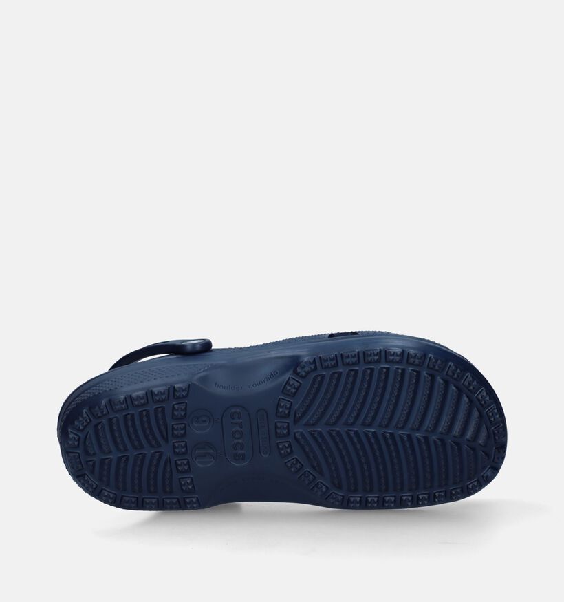Crocs Classic Nu-pieds picine en Bleu pour hommes (340090)