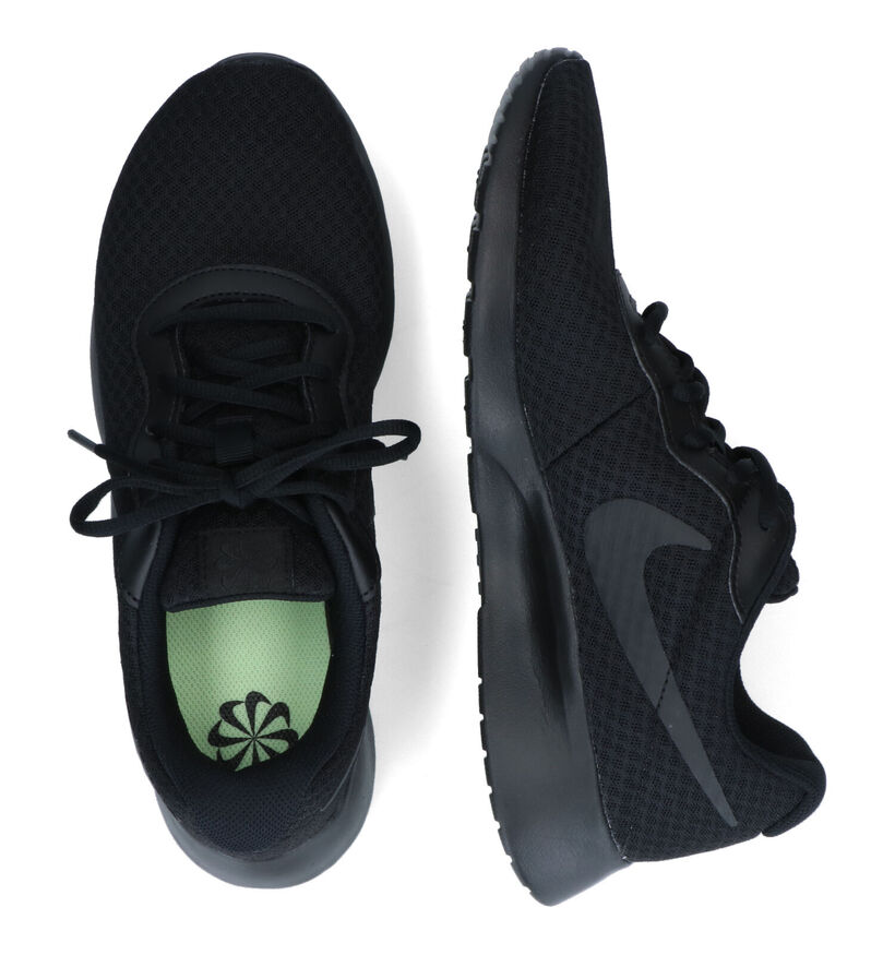 Nike Tanjun Baskets en Noir pour hommes (332341)