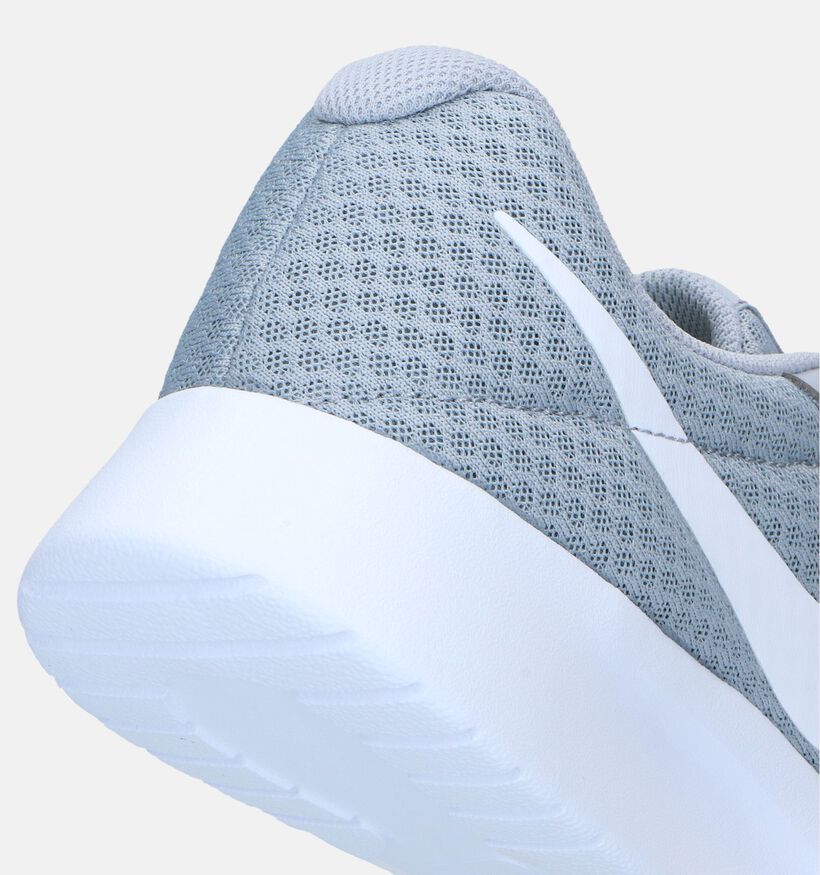 Nike Tanjun Baskets en Gris pour hommes (328026)