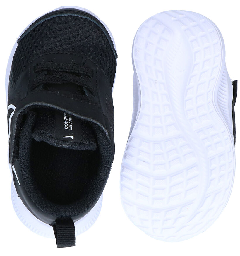Nike Downshifter Zwarte Sneakers in stof (291278)