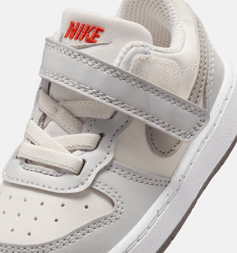 Nike Court Borough Low 2 Baskets basses en Taupe pour garçons, filles (357234)