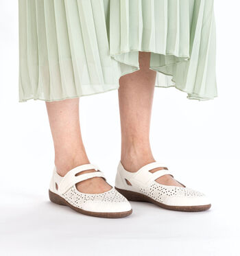 Rieker Lage schoenen Beige