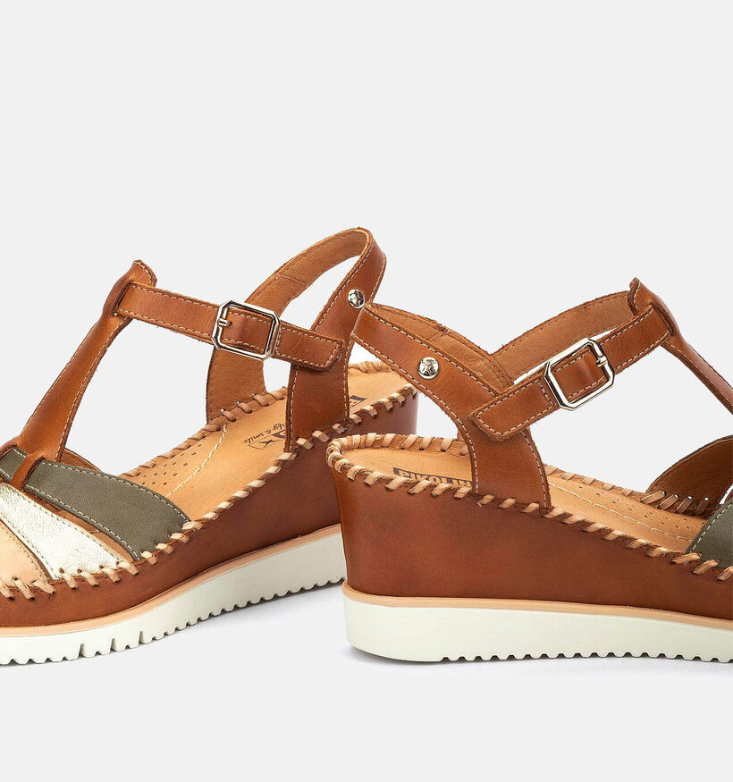 Pikolinos Aguadulce Sandales talon compense en Brun pour femmes (354658)