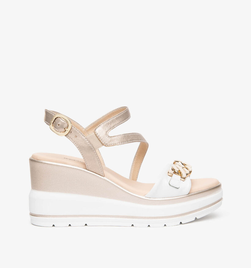 NeroGiardini Witte/Gouden Sandalen op Sleehak voor dames (370662)