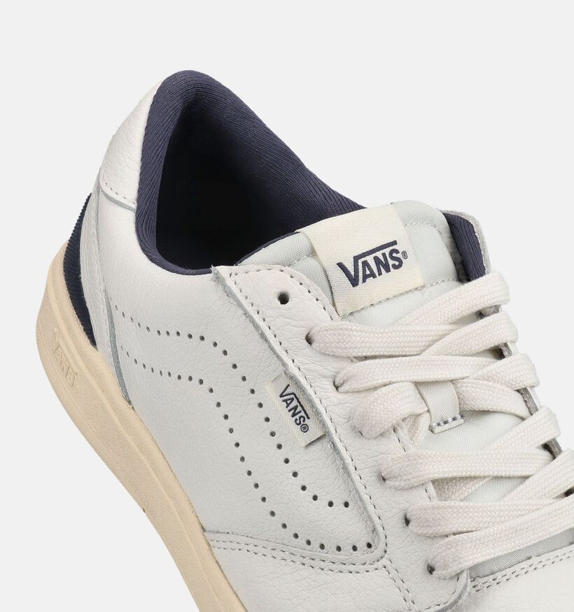 Vans Court Low Baskets en Blanc pour hommes (376741)
