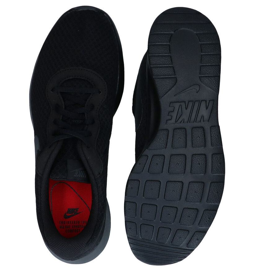 Nike Tanjun Baskets en Noir pour hommes (332341)