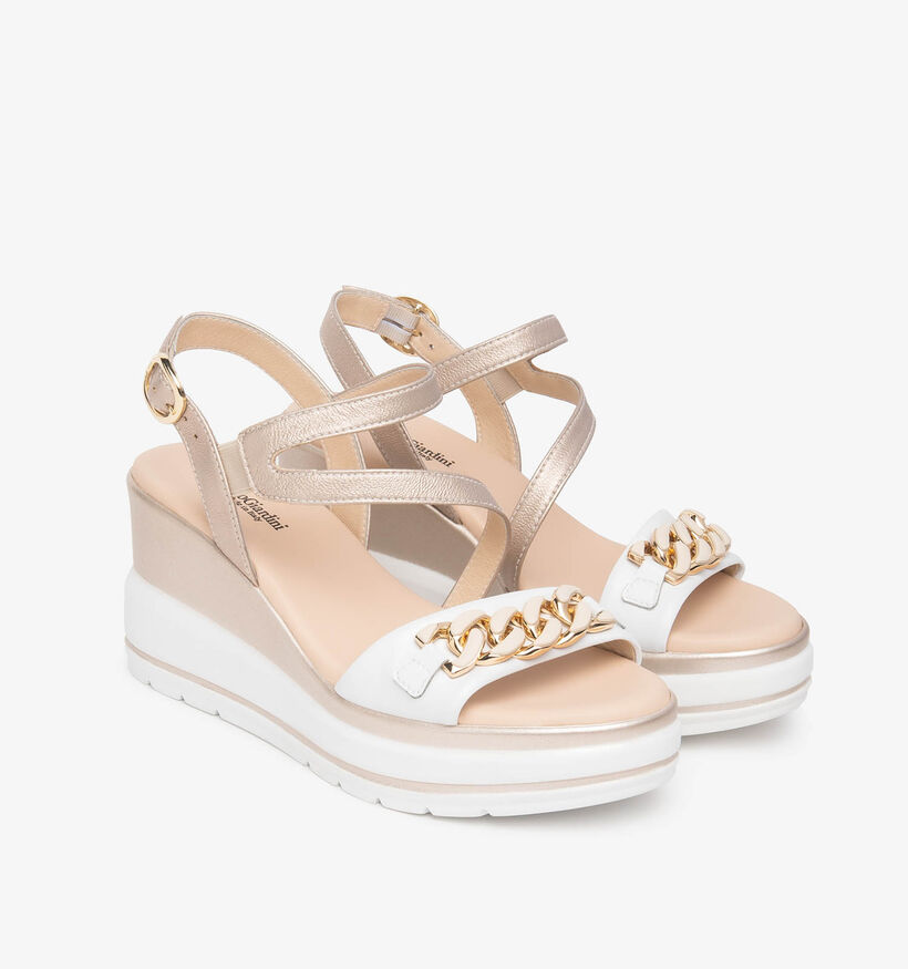 NeroGiardini Witte/Gouden Sandalen op Sleehak voor dames (370662)