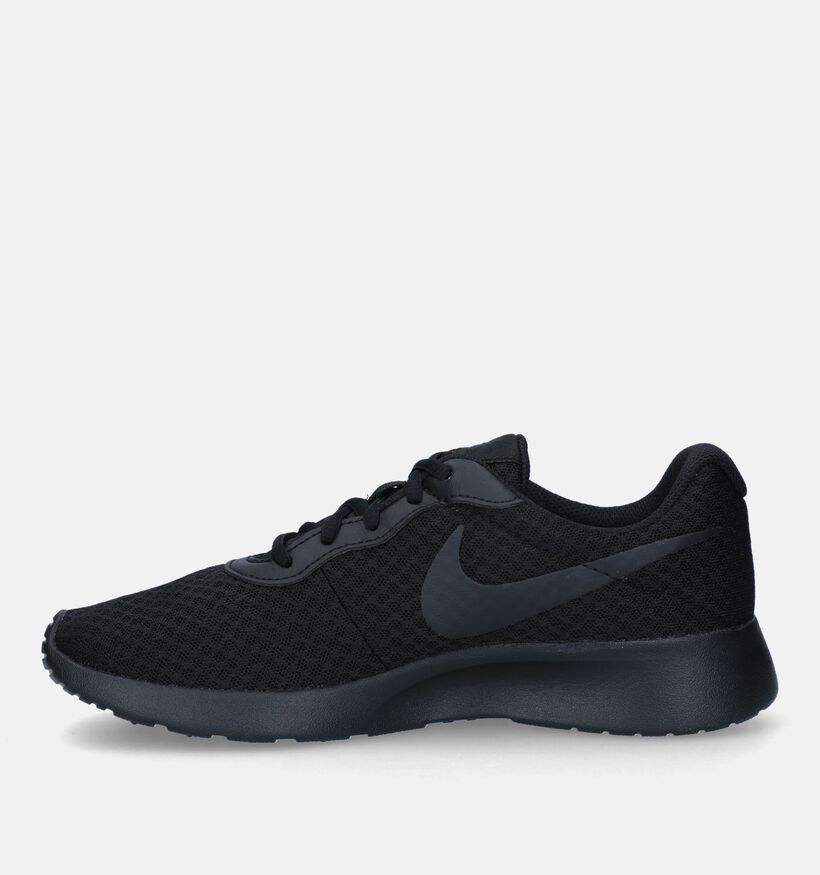 Nike Tanjun Baskets en Noir pour femmes (324623)