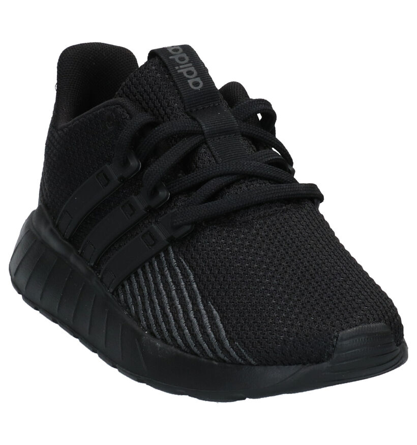 adidas Questar Flow Baskets en Noir en textile (264892)