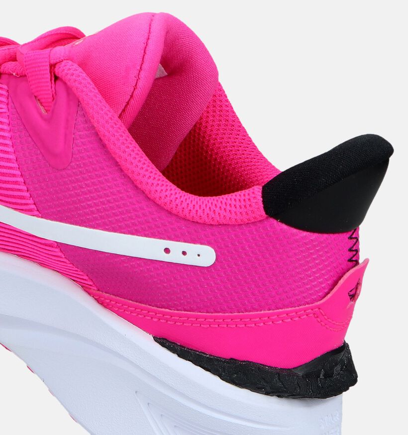 Nike Star Runner 4 Baskets en Fuchsia pour filles (345963)