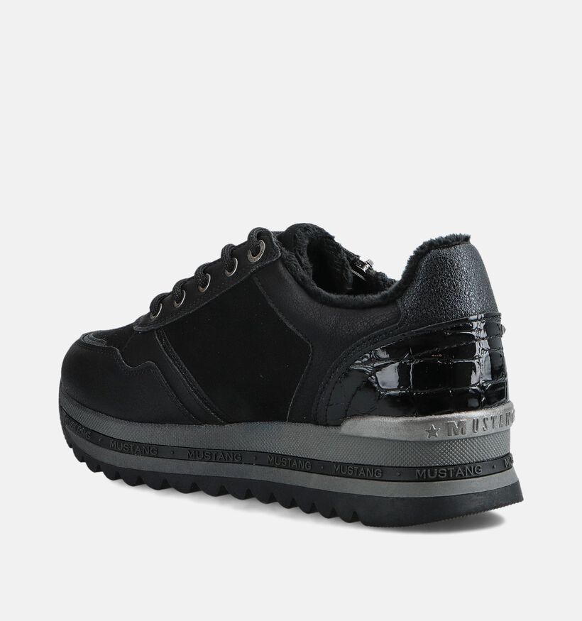 Mustang Chaussures à lacets en Noir pour femmes (363707)