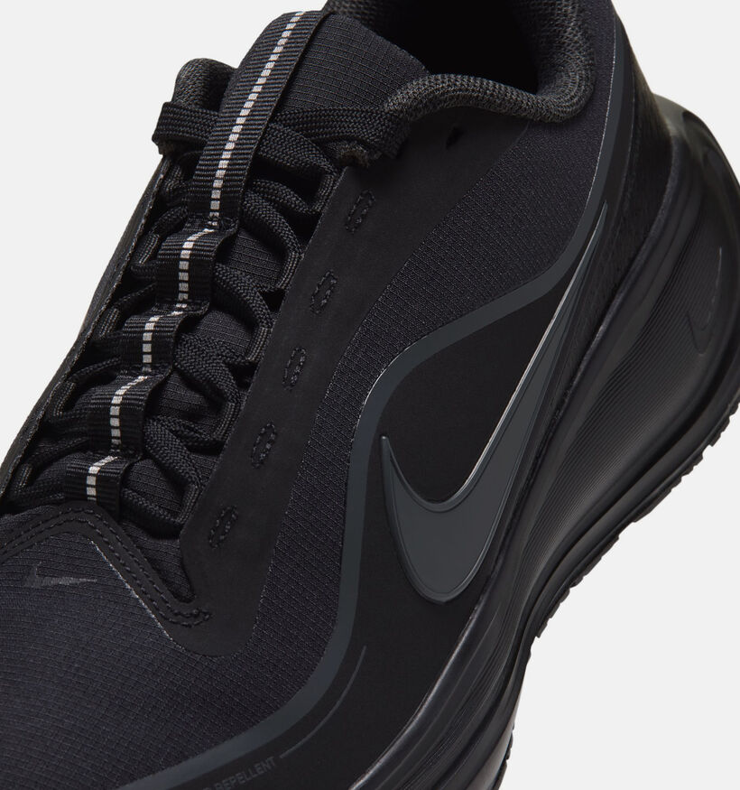 Nike Revolution 8 Utility Baskets en Noir pour hommes (380387)