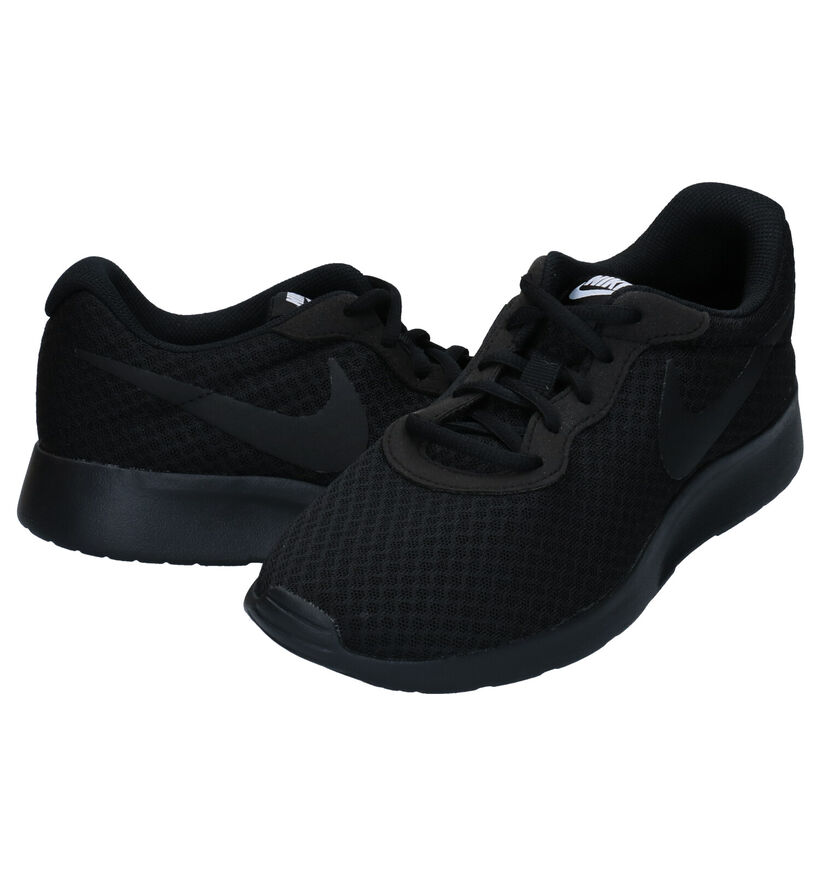 Nike Tanjun Zwarte Sportschoenen voor dames (299457)