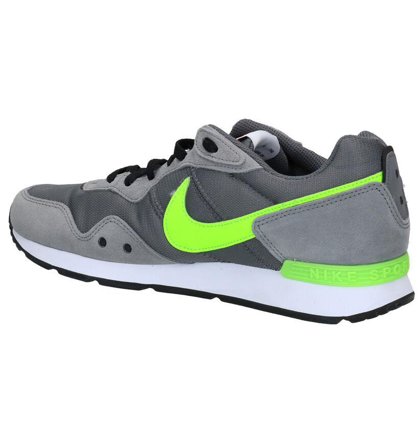 Nike Venture Runner Baskets en Blanc pour hommes (325149) - pour semelles orthopédiques