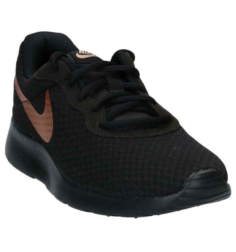 Nike Tanjun Baskets en Noir pour femmes (324623)