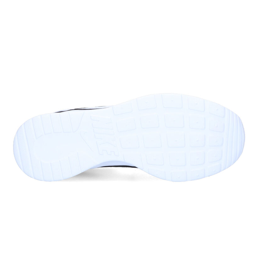 Nike Tanjun Zwarte Sneakers voor dames (324623)