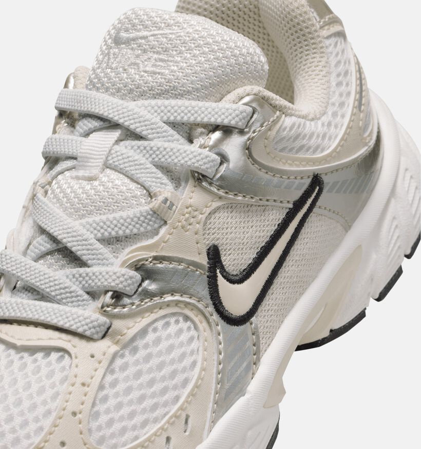 Nike V5 RNR Baskets en Beige Nike V5 RNR Baskets en Beige pour filles, garçons (372474)