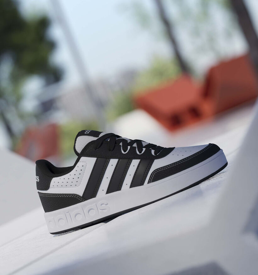 adidas Breakbase Baskets basses en Blanc/Noir pour gar&ccedil;ons (372642) - pour semelles orthop&eacute;diques