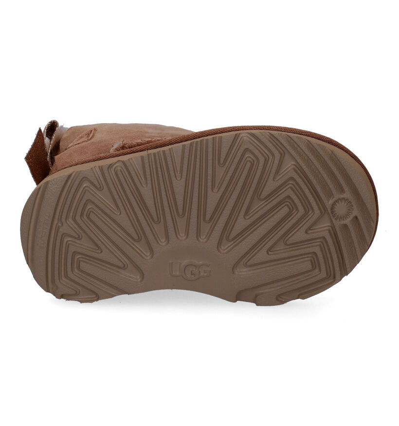 UGG Mini Bailey Bow Glitz Bottes en Cognac en daim (294871)